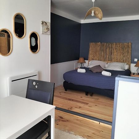 Les 2 Tours Hotel Chenay  ภายนอก รูปภาพ