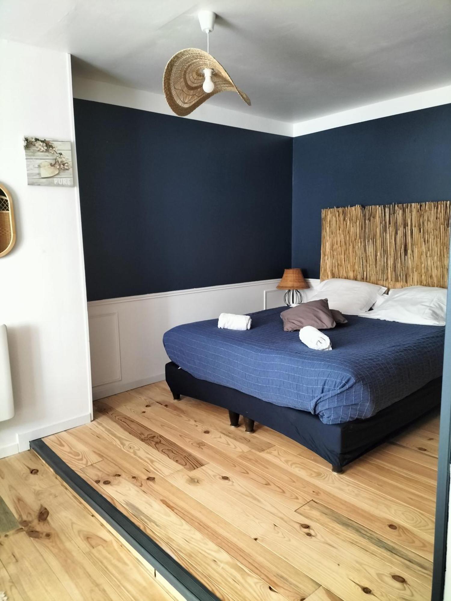 Les 2 Tours Hotel Chenay  ภายนอก รูปภาพ