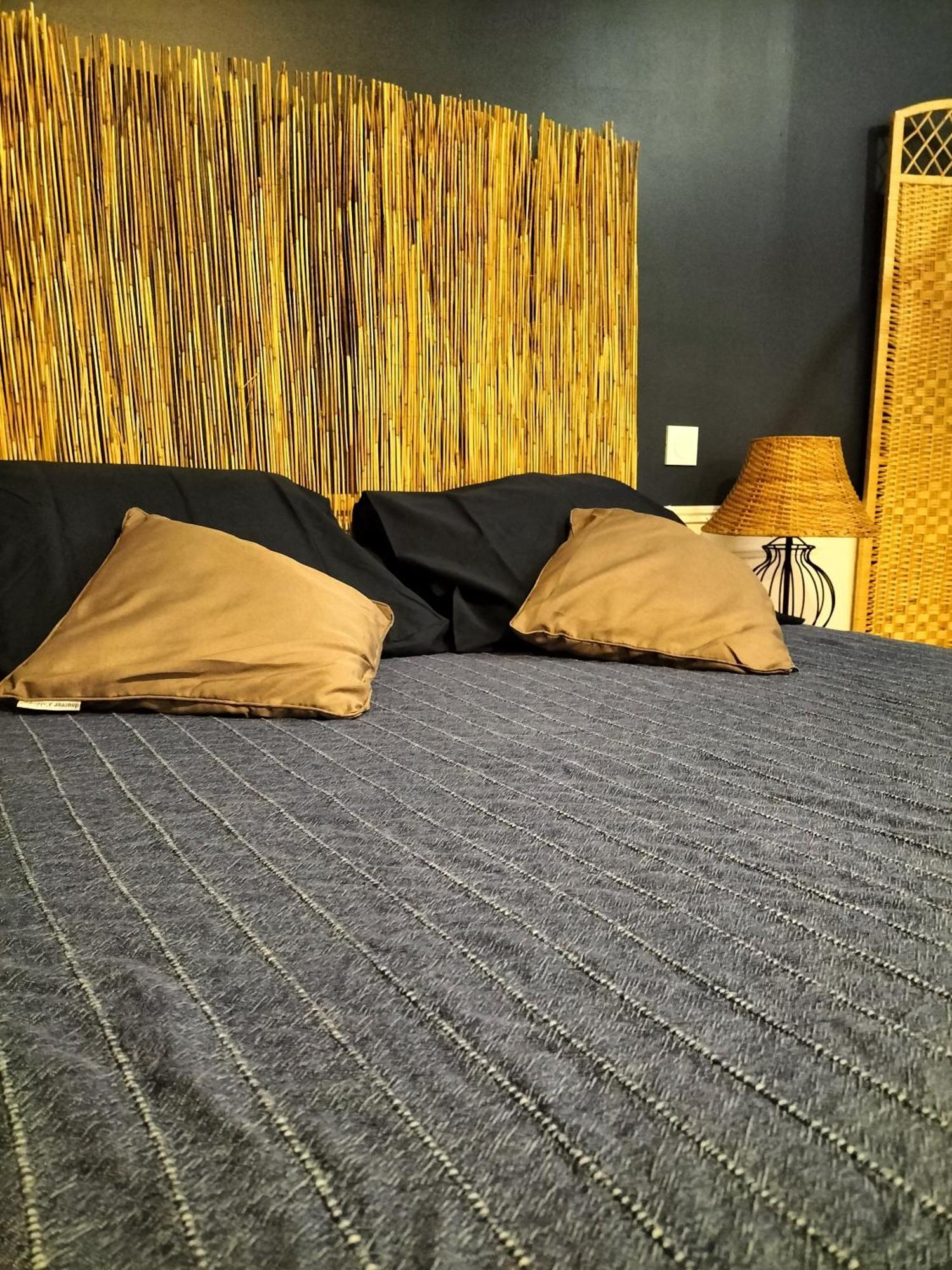 Les 2 Tours Hotel Chenay  ภายนอก รูปภาพ