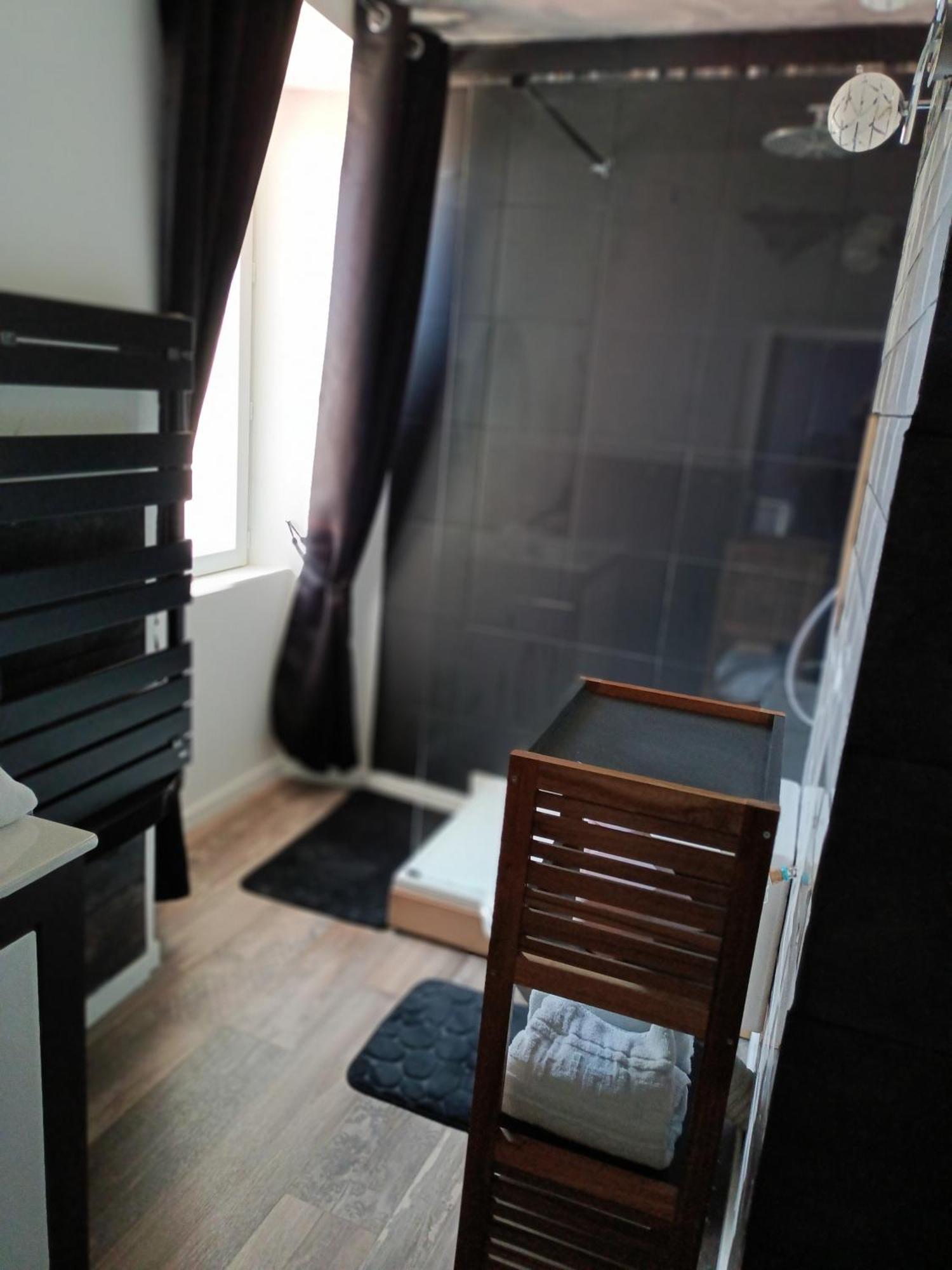 Les 2 Tours Hotel Chenay  ภายนอก รูปภาพ